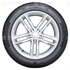 Bridgestone Blizzak LM005 225/60 R18 104V